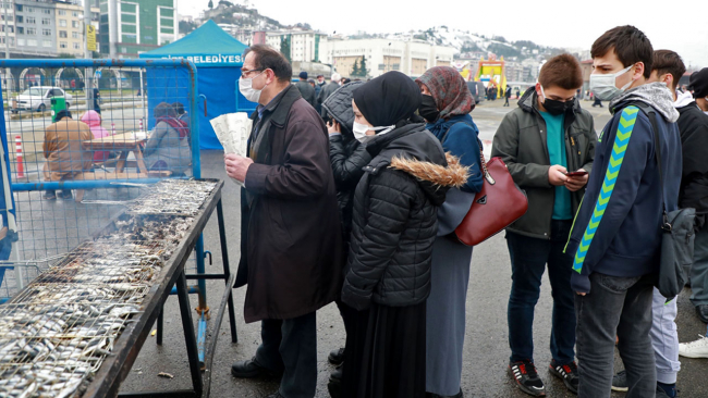 2,5 ton hamsi 2 saatte tüketildi